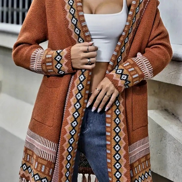 Vibrantly colored gio pattern tassel hem cardigan - Picture 5 of 8